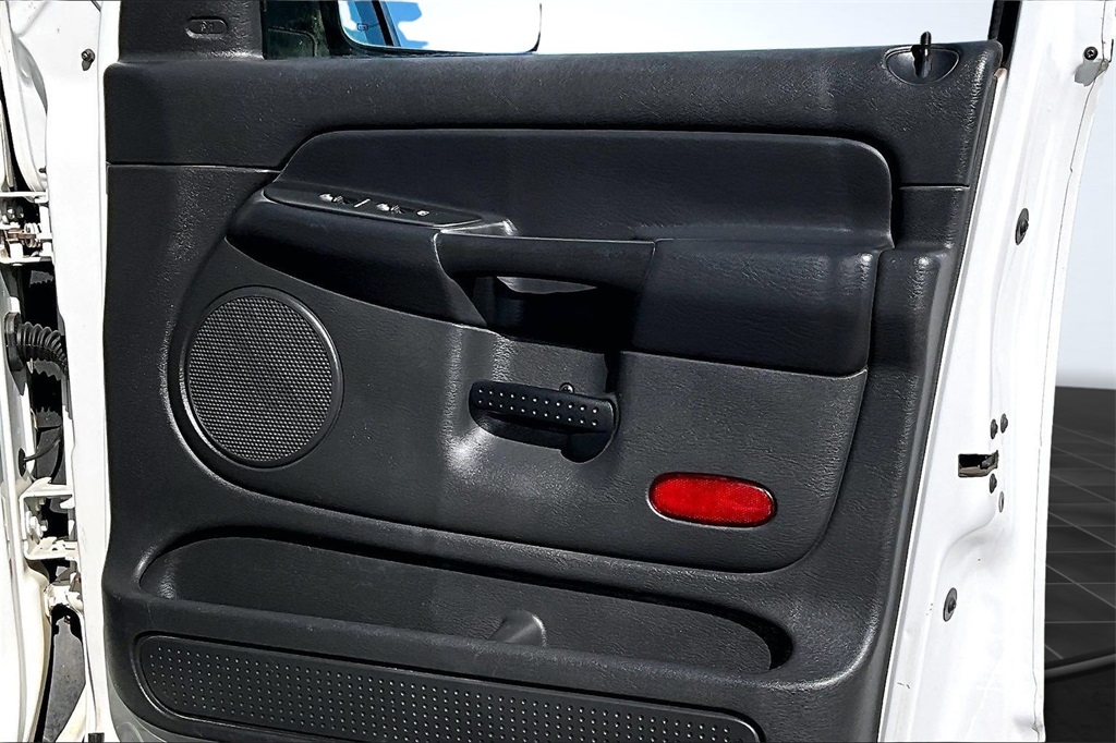 2005 Dodge Ram 2500 SLT White at DeMontrond Auto Country