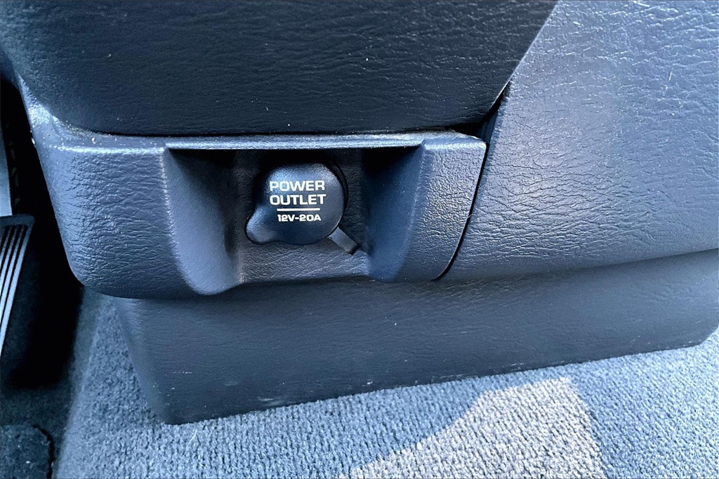 2005 Dodge Ram 2500 SLT White at DeMontrond Auto Country