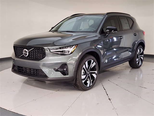 2026 Volvo XC40 B5 Ultra