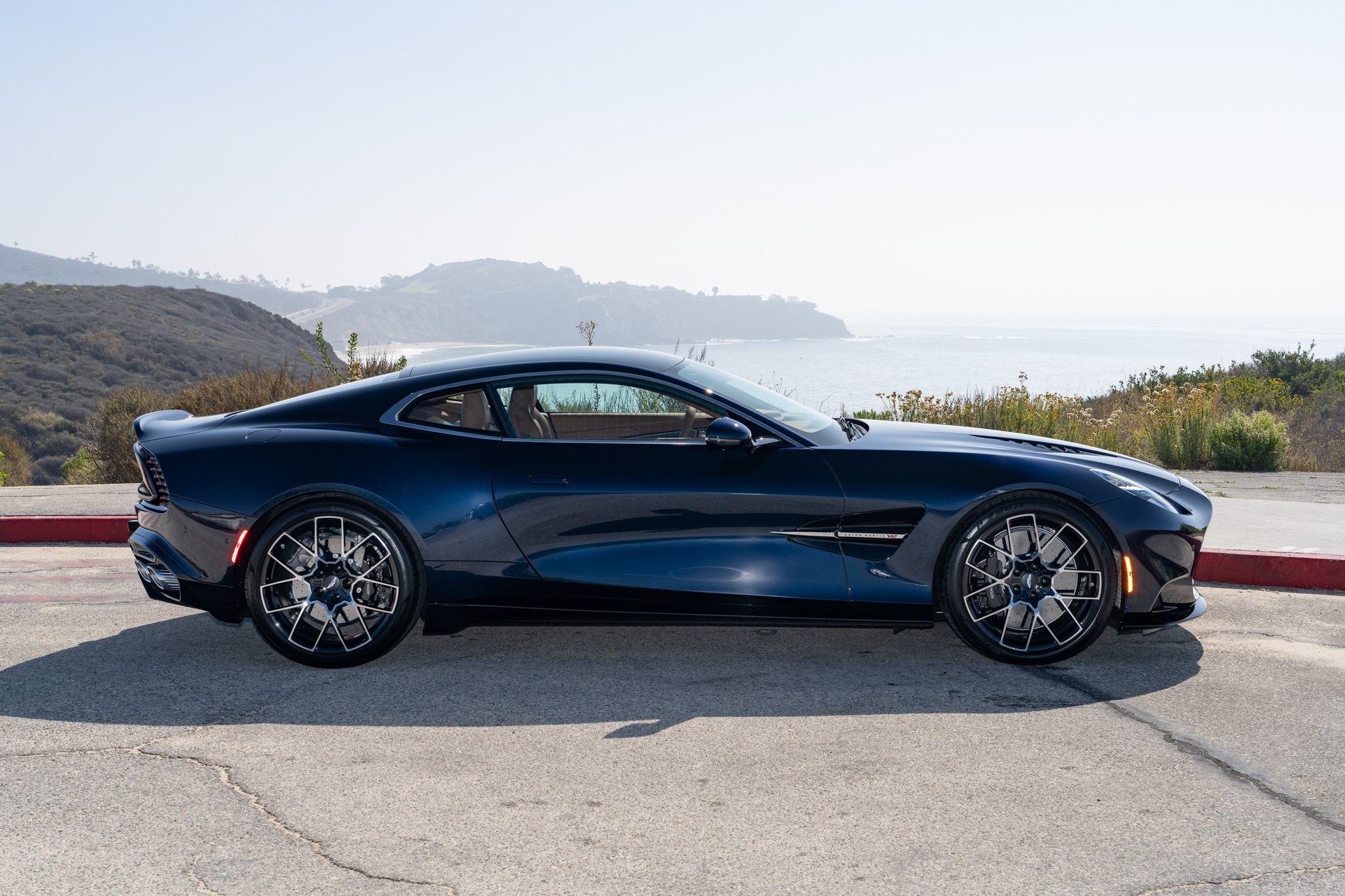 Aston Martin 2026 Vanquish 