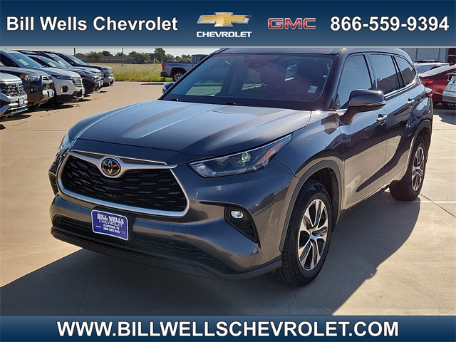 Used Car 2021 Toyota Highlander  Xle For Sale Under $30,000 In Plainview, Texas