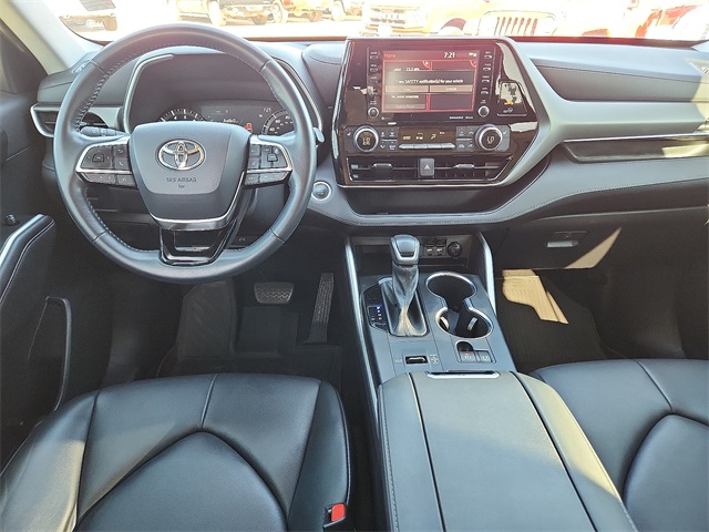 Used Car 2021 Toyota Highlander  Xle For Sale Under $30,000 In Plainview, Texas