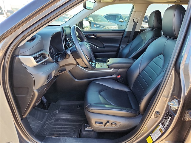 Used Car 2021 Toyota Highlander  Xle For Sale Under $30,000 In Plainview, Texas