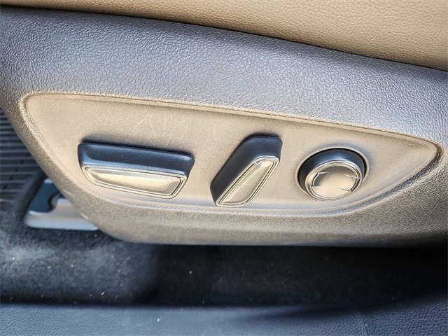 Used Car 2021 Toyota Highlander  Xle For Sale Under $30,000 In Plainview, Texas