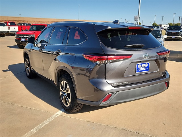 Used Car 2021 Toyota Highlander  Xle For Sale Under $30,000 In Plainview, Texas