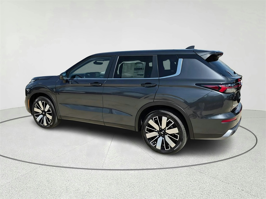 2025 Mitsubishi Outlander SE - 7