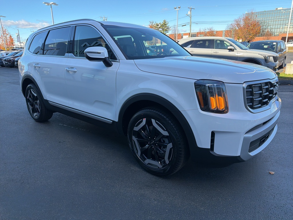 2025 Kia Telluride S photo 3