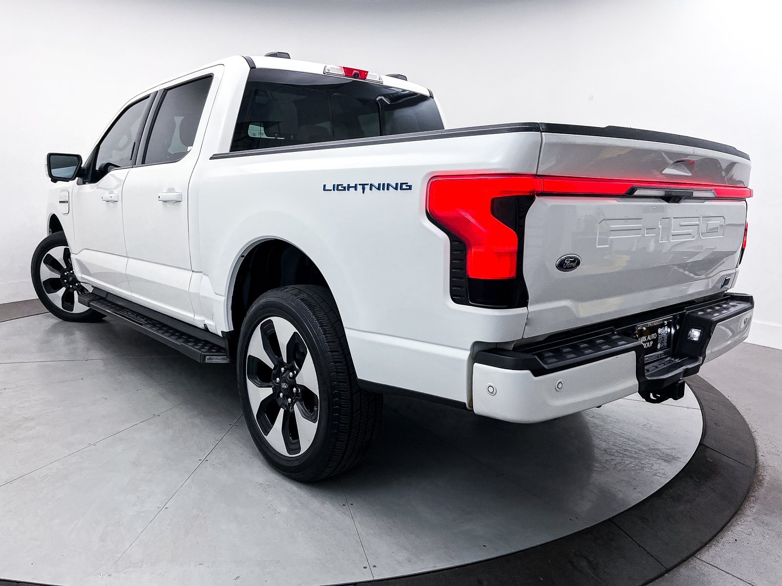 Used 2022 Ford F-150 Lightning Platinum with VIN 1FT6W1EV0NWG08026 for sale in Scottsdale, AZ