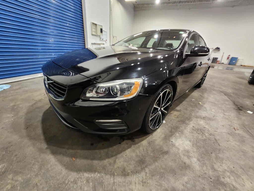 2018 Volvo S60 T5 Dynamic photo 2