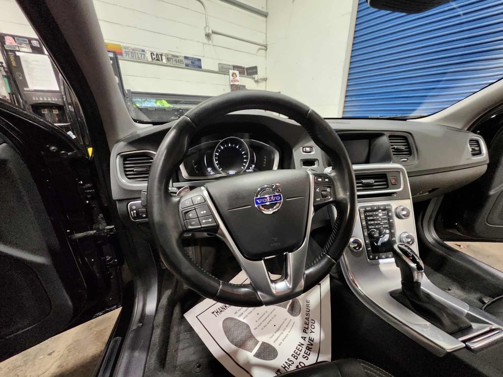 2018 Volvo S60 T5 Dynamic photo 5