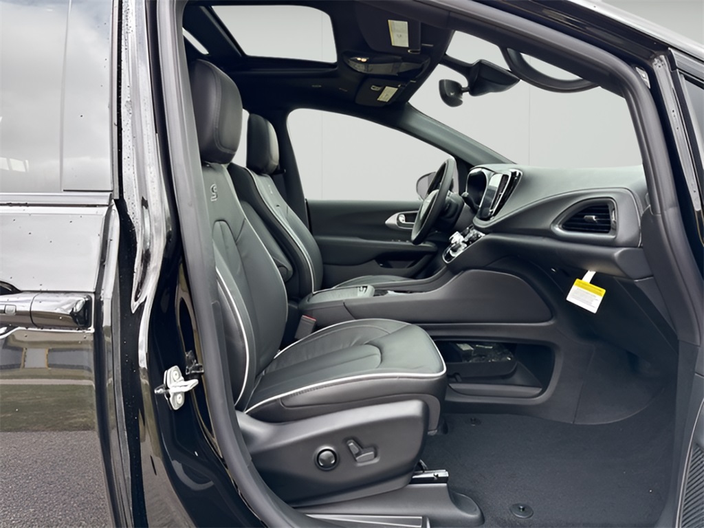 2025 Chrysler Pacifica Hybrid
