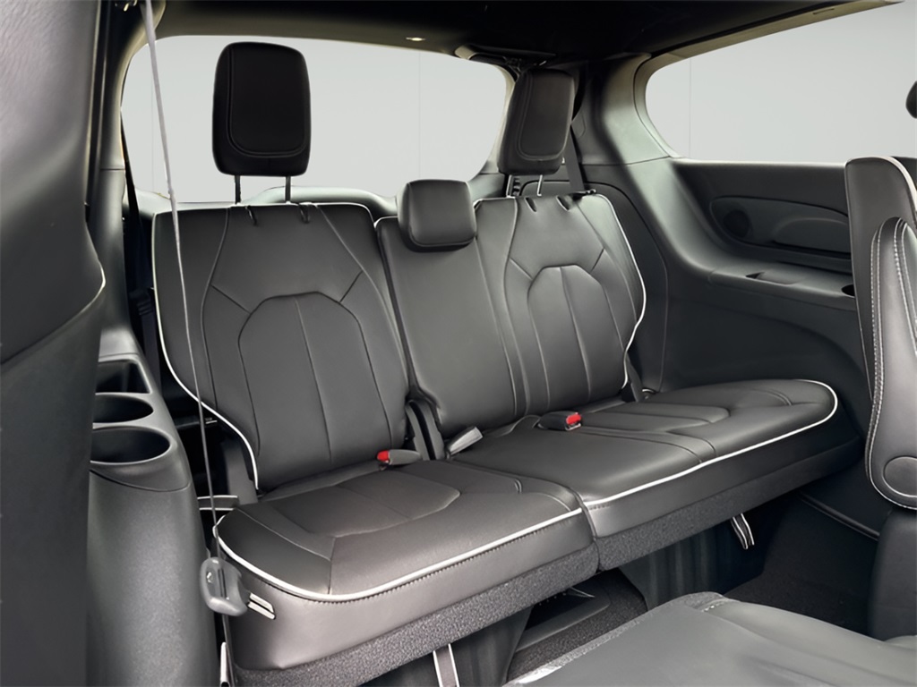 2025 Chrysler Pacifica Hybrid