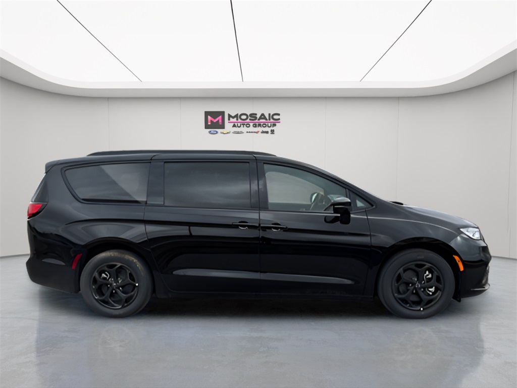 2025 Chrysler Pacifica Hybrid