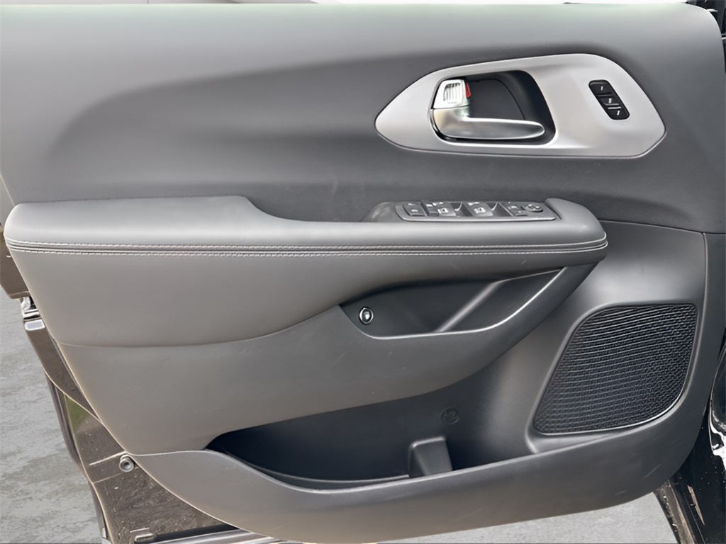 2025 Chrysler Pacifica Hybrid