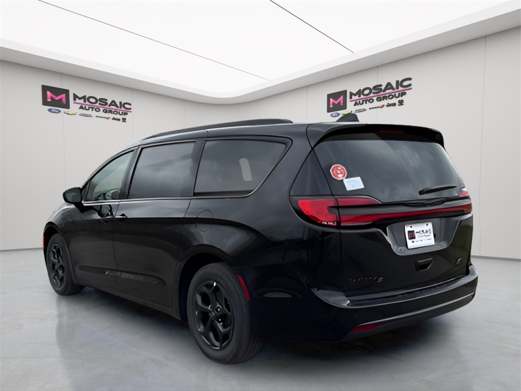 2025 Chrysler Pacifica Hybrid