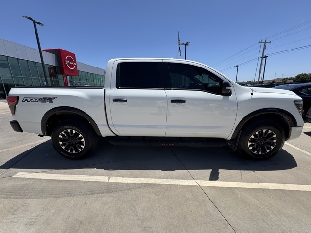 2022 Nissan Titan PRO-4X photo 27