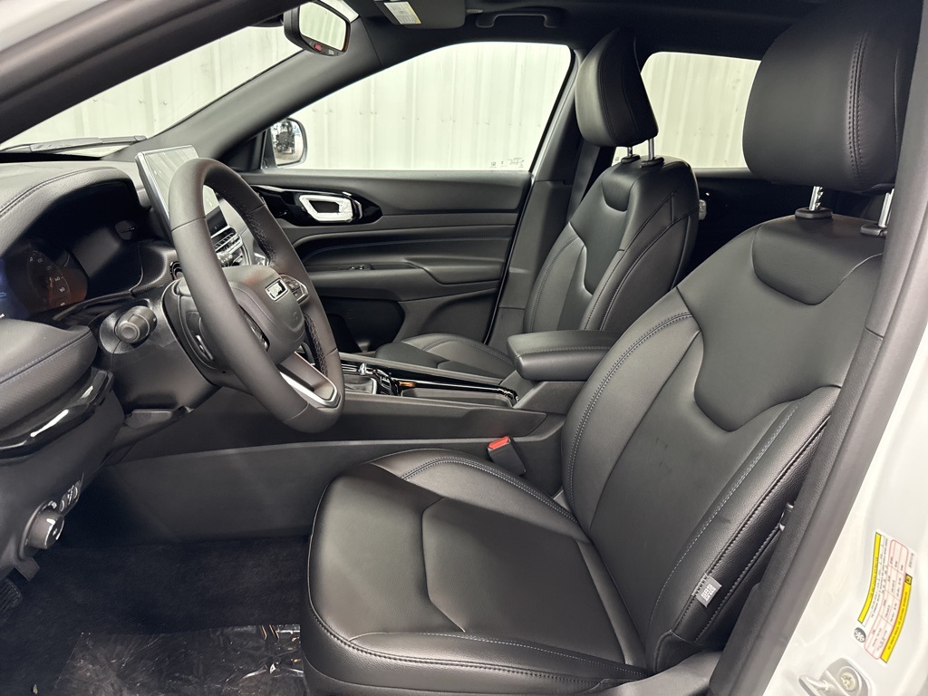 2025 Jeep Compass Limited White at River Oaks CDJR