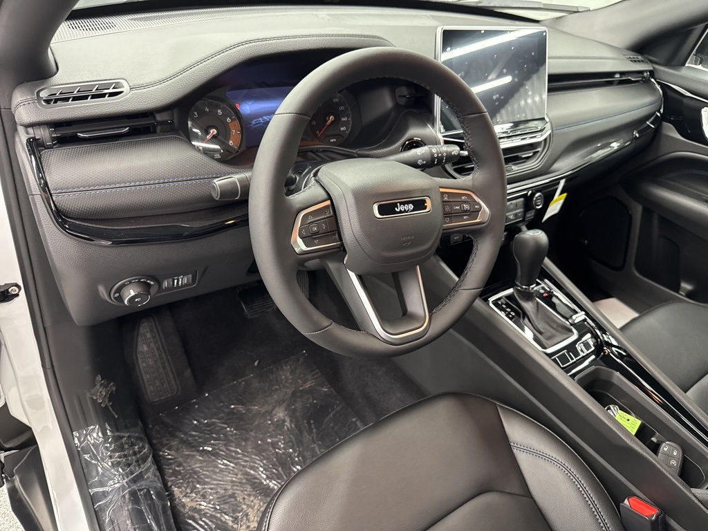 2025 Jeep Compass Limited White at River Oaks CDJR