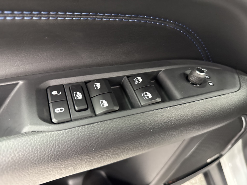 2025 Jeep Compass Limited White at River Oaks CDJR