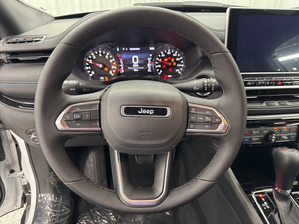 2025 Jeep Compass Limited White at River Oaks CDJR