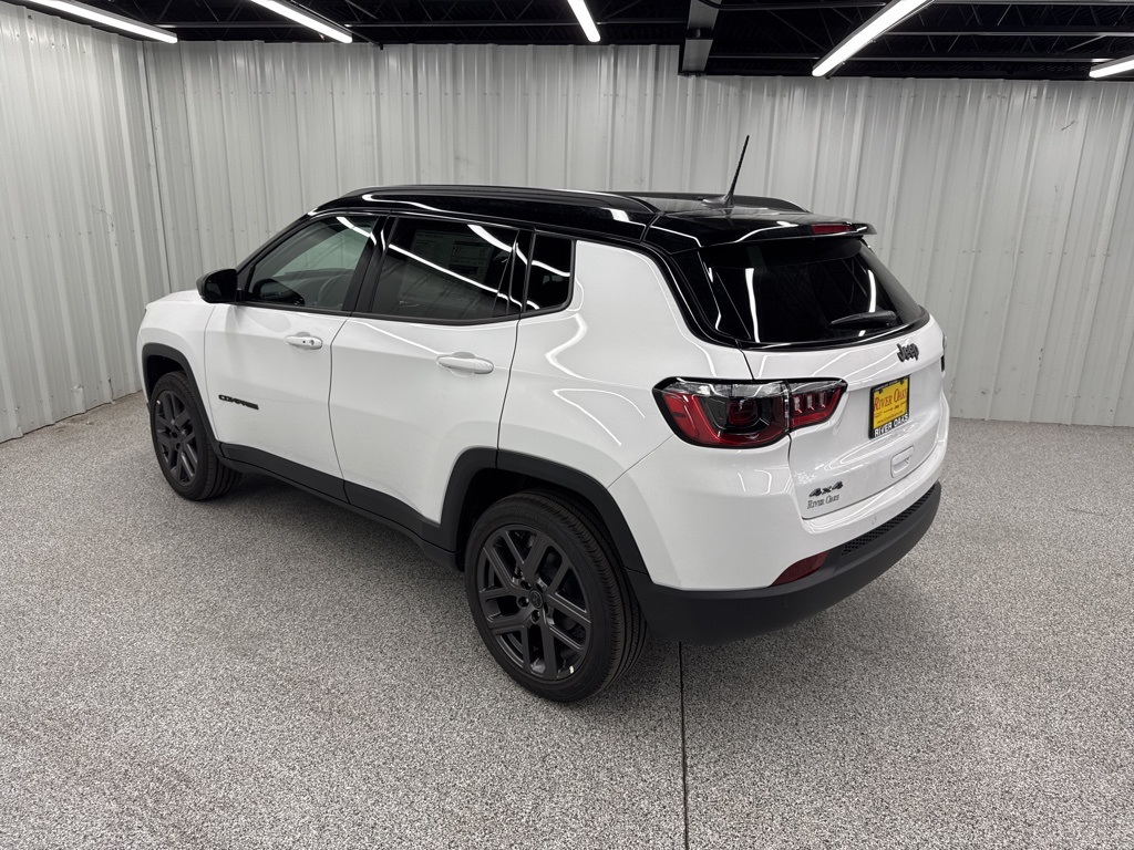2025 Jeep Compass Limited White at River Oaks CDJR