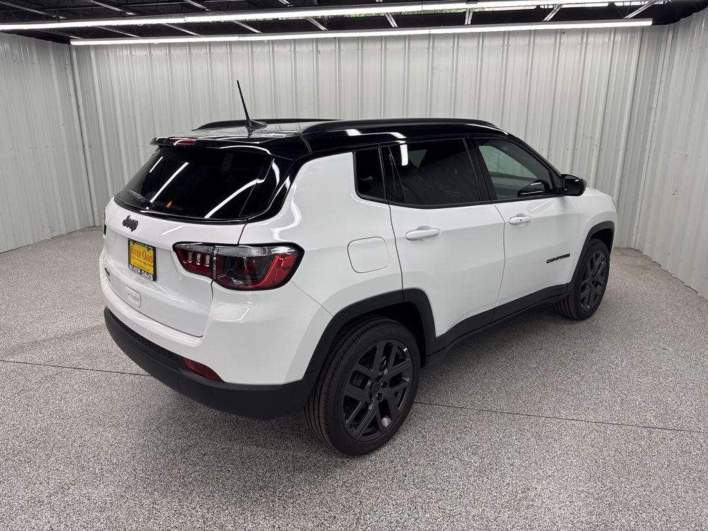 2025 Jeep Compass Limited White at River Oaks CDJR