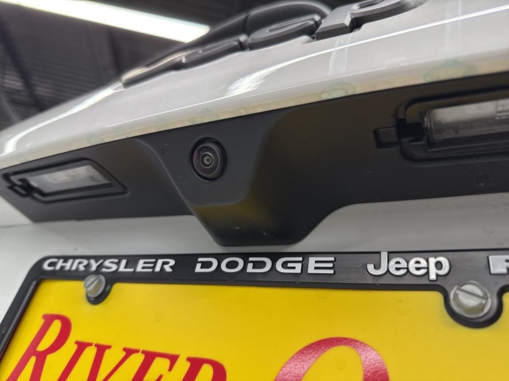 2025 Jeep Compass Limited White at River Oaks CDJR