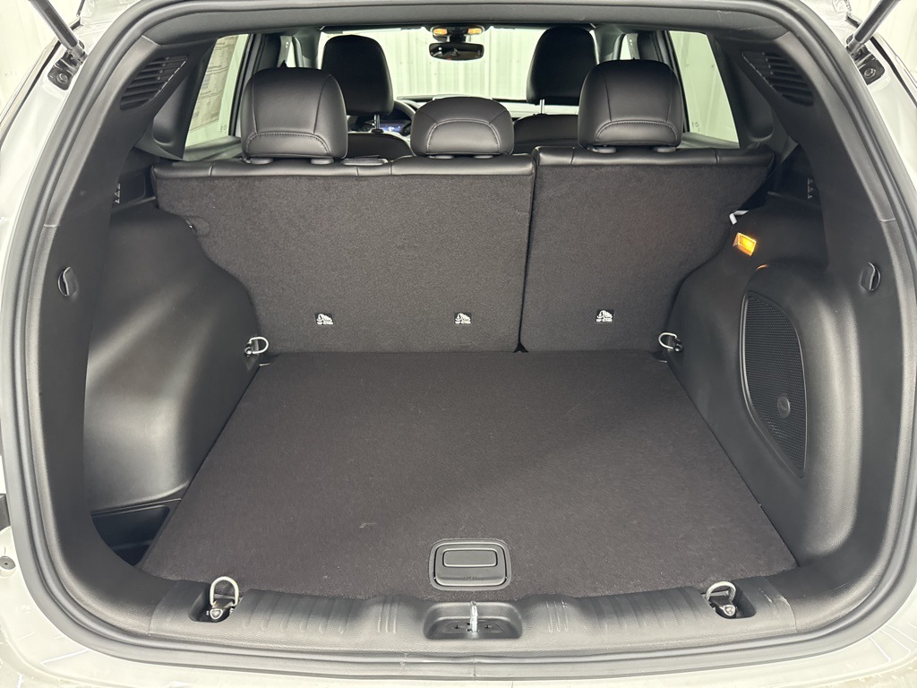 2025 Jeep Compass Limited White at River Oaks CDJR