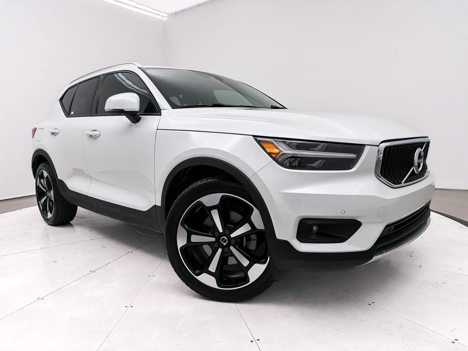 2022 Volvo XC40 Momentum