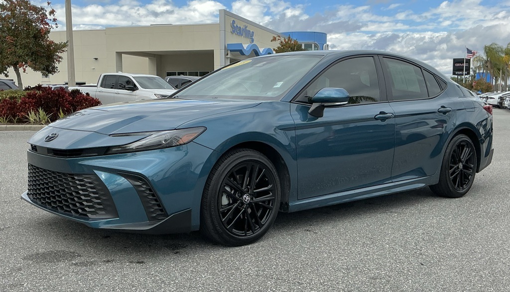 2025 Toyota Camry SE FWD