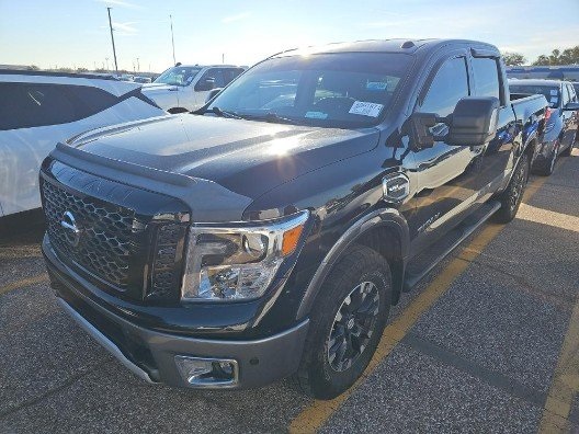 2017 Nissan Titan PRO-4X's photo