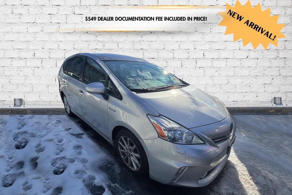 2013 Toyota Prius v Five's photo