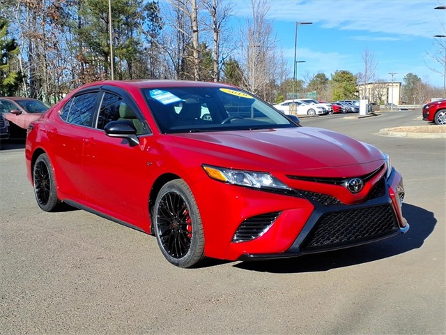 2019 Toyota Camry SE FWD