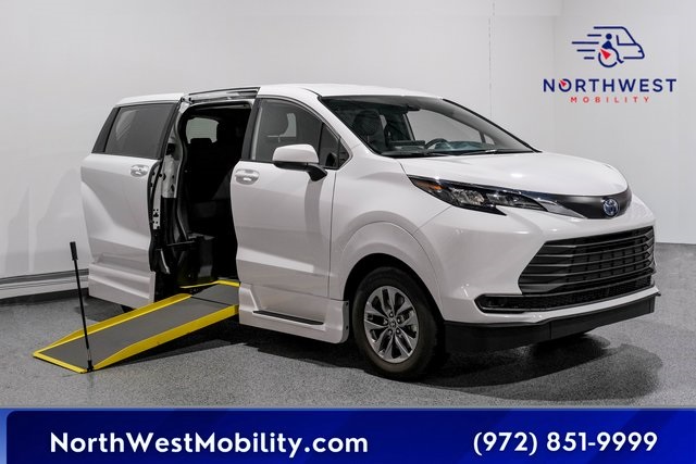 (SS196368) 2025 Toyota Sienna LE