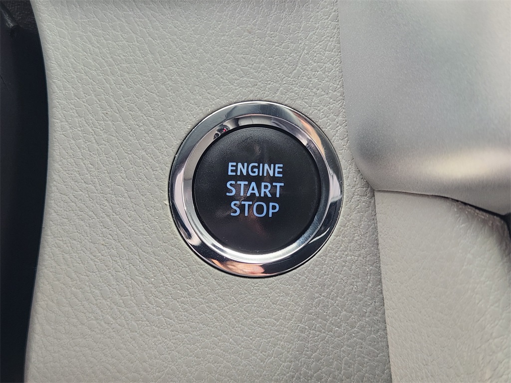 2018 Toyota Highlander XLE White at Big Star Chrysler Jeep Dodge Ram 