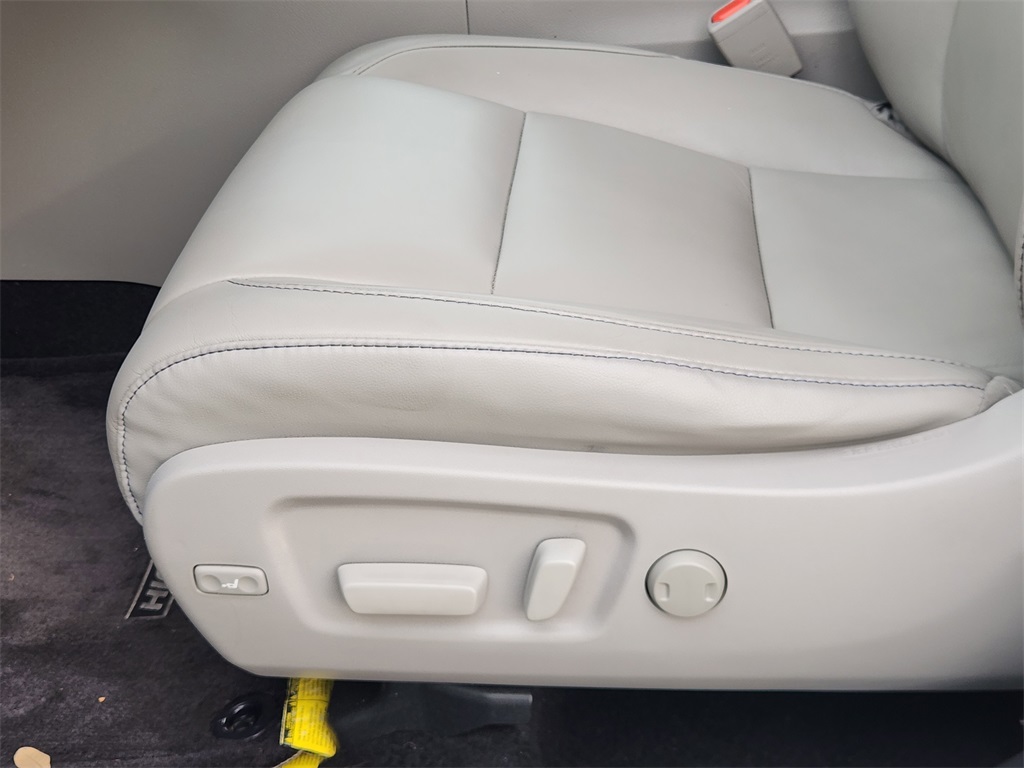 2018 Toyota Highlander XLE White at Big Star Chrysler Jeep Dodge Ram 