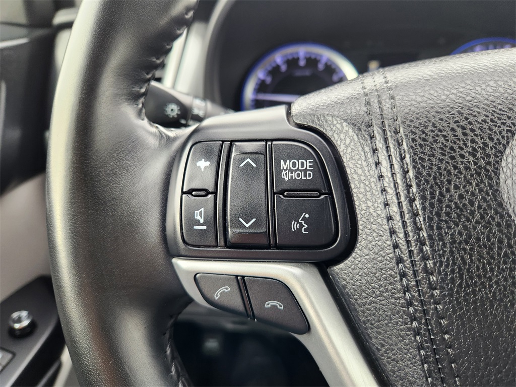 2018 Toyota Highlander XLE White at Big Star Chrysler Jeep Dodge Ram 