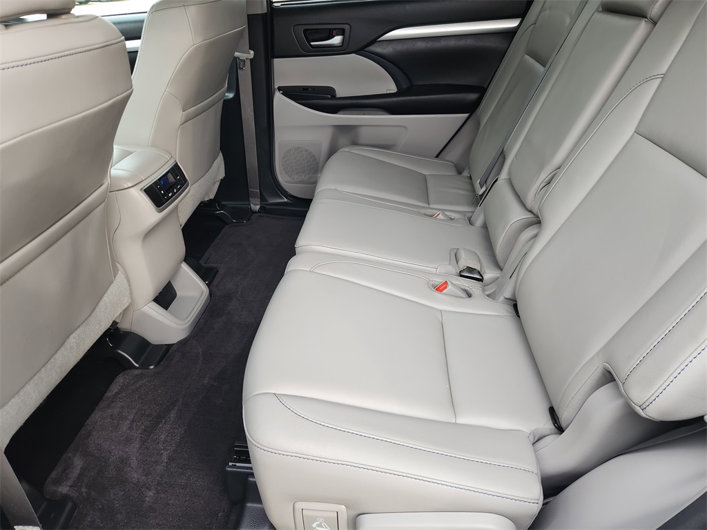 2018 Toyota Highlander XLE White at Big Star Chrysler Jeep Dodge Ram 