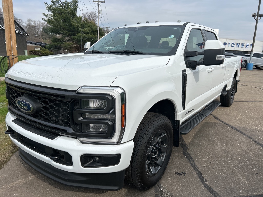 2023 Ford F-350 Super Duty Lariat Crew Cab 4WD