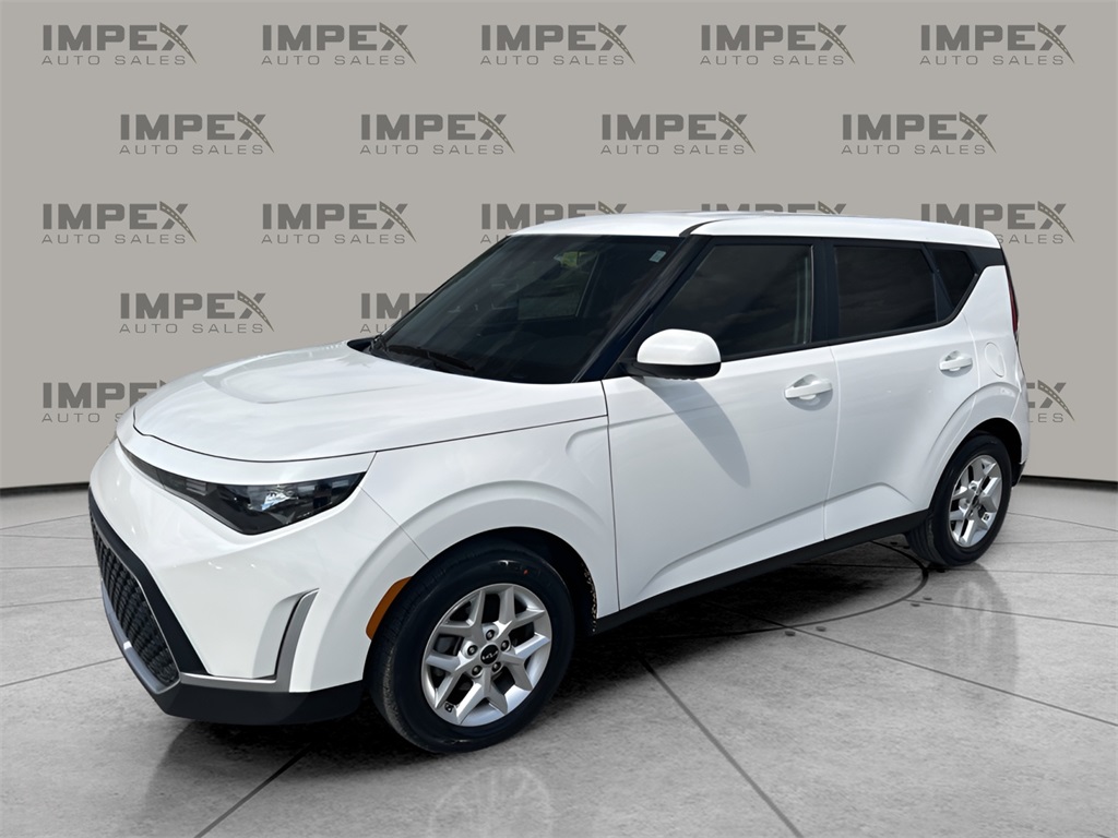2024 Kia Soul LX's photo