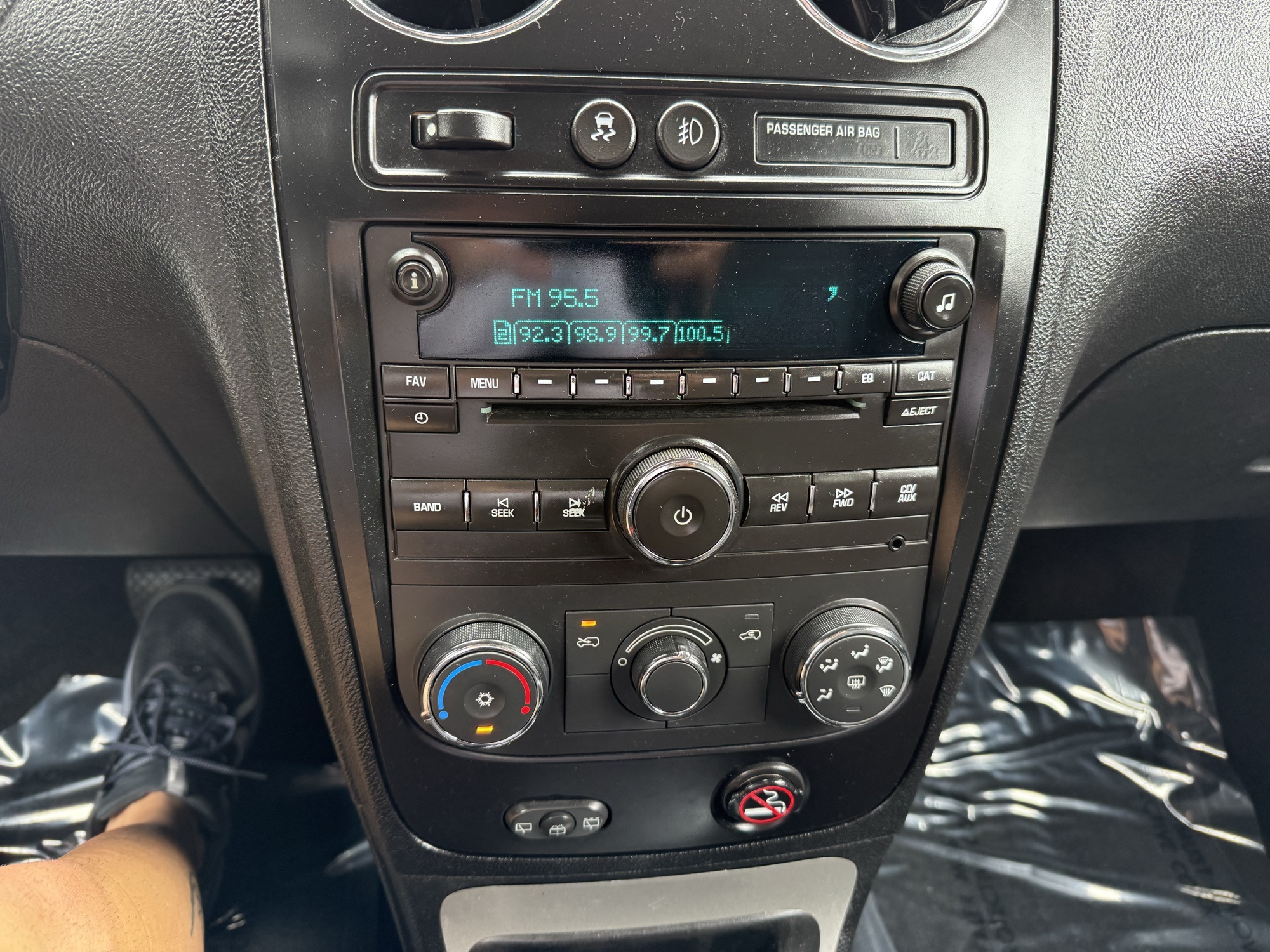 2011 Chevrolet HHR 2LT photo 17