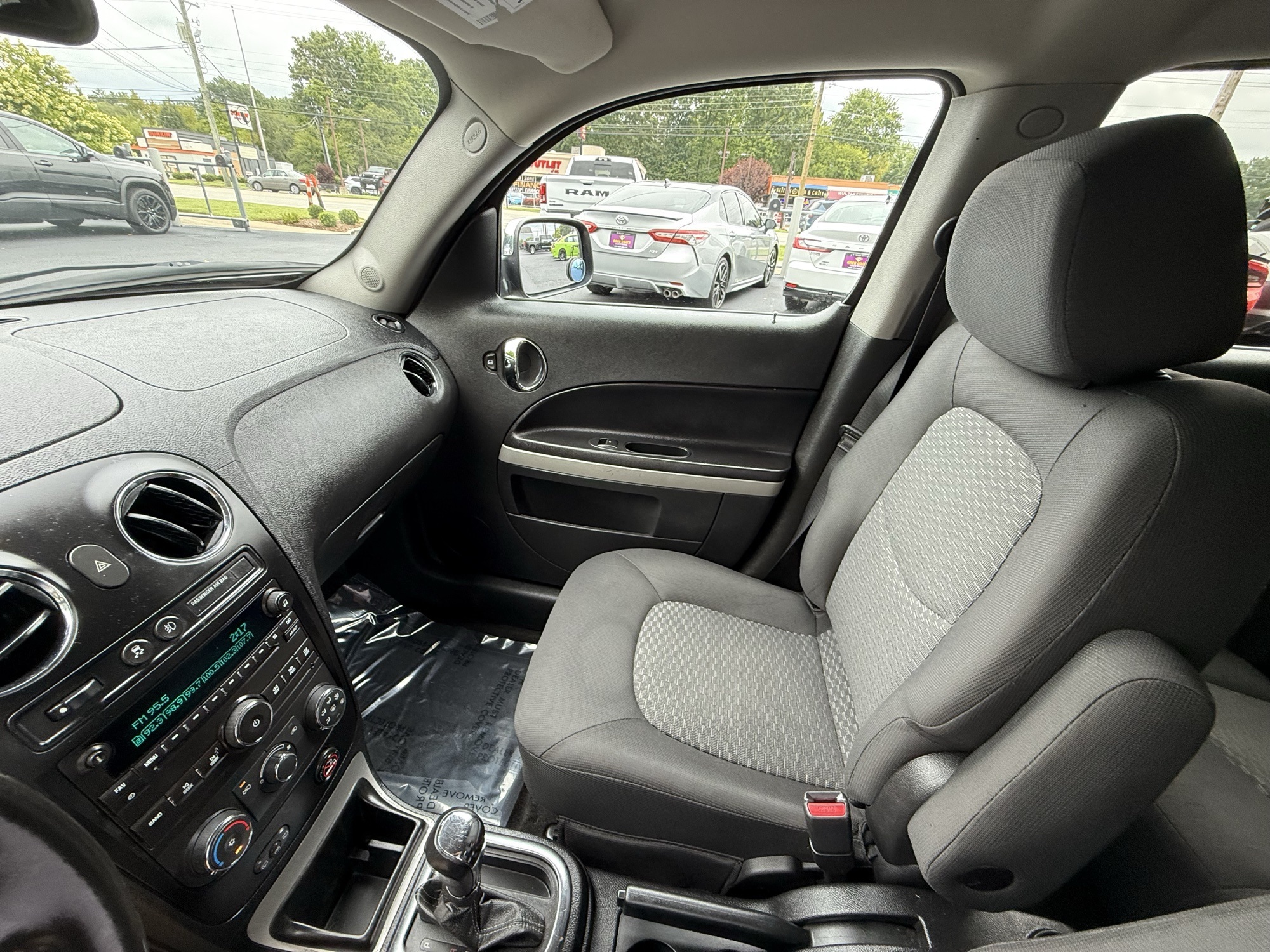 2011 Chevrolet HHR 2LT photo 18