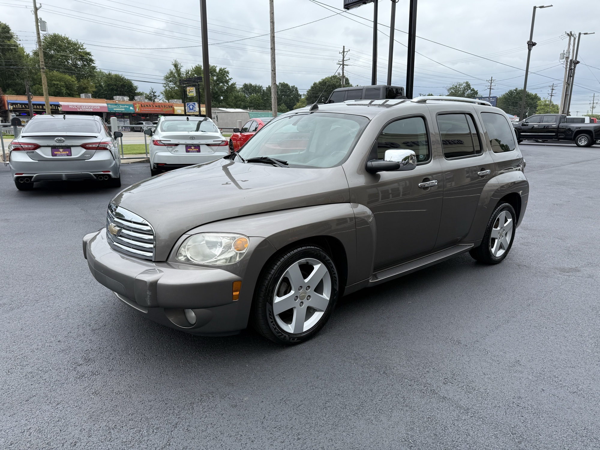 2011 Chevrolet HHR 2LT photo 3