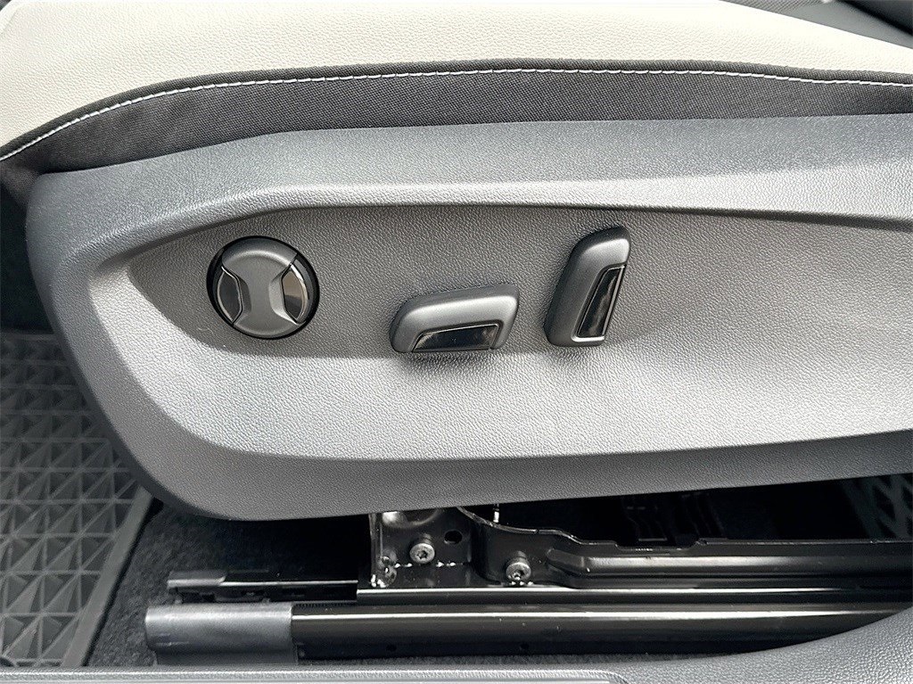 2025 Volkswagen Taos 1.5T SE Gray at DeMontrond Auto Country