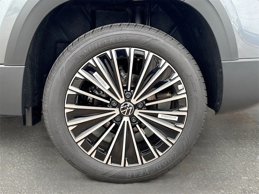 2025 Volkswagen Taos 1.5T SE Gray at DeMontrond Auto Country