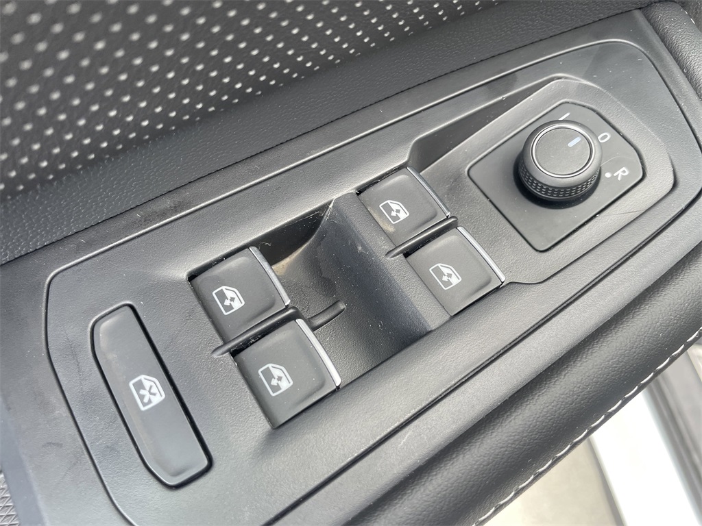 2025 Volkswagen Atlas 2.0T SEL - 11