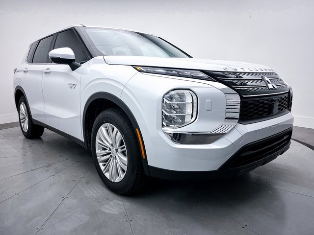 2025 Mitsubishi Outlander Plug-in Hybrid ES's photo