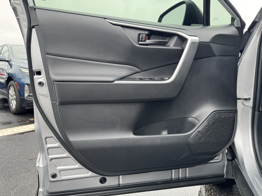 2025 Toyota RAV4 LE photo 2