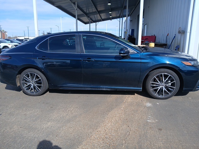 2021 Toyota Camry SE Nightshade FWD