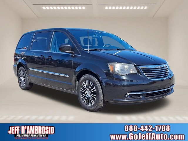 2014 Chrysler Town & Country S FWD
